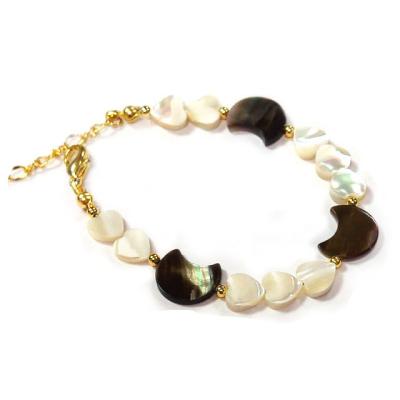 China BOHEMIA Black Pearl Shell Moon M.O.P Heart Bracelet Fashion Natural Color Pearl Clasp Fashion Bangle Bracelet Girl Gold Party Gift for sale