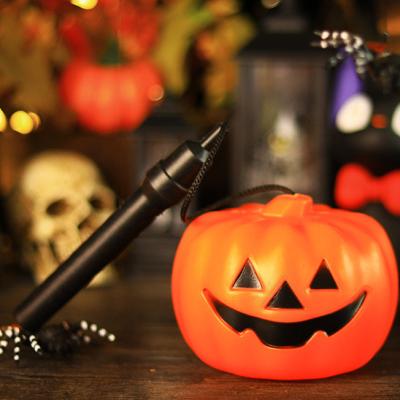 China Portable Indoor Halloween Decorations and Outdoor Lights Portable Handheld Glowing Pumpkin Lamps for Kids for sale