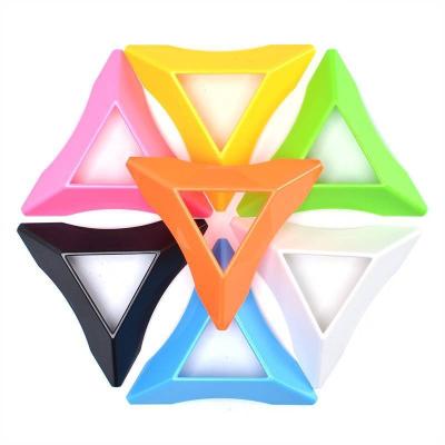 China Quality Speed ​​Speed ​​Educational Toys Mini Magic Cube Stand Top Base Magic Plastic Stand Cube for sale