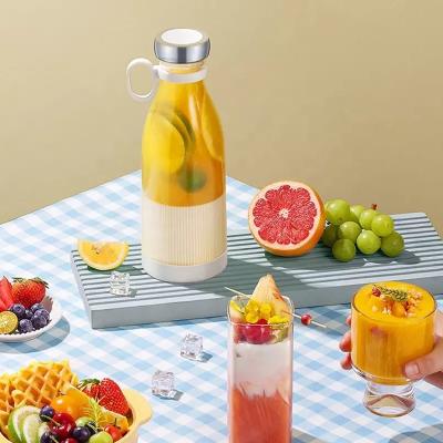 China Fruit Blender Cup Easy Handling Mini Juice Bottle Hand Personal Fresh Blender With Battery Portable Juicer Blender Ball Magic for sale