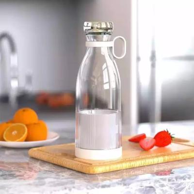 China Mini Fresh Fruit Personal Electric Juice Extractor Machine Bottle Blender Best USB Blender Cup Portable Easy Handling Juicer for sale