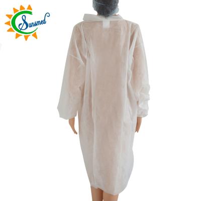 China Economical Nonwoven Disposable White Coat Lab Gowns Disposable Lab Gown en venta