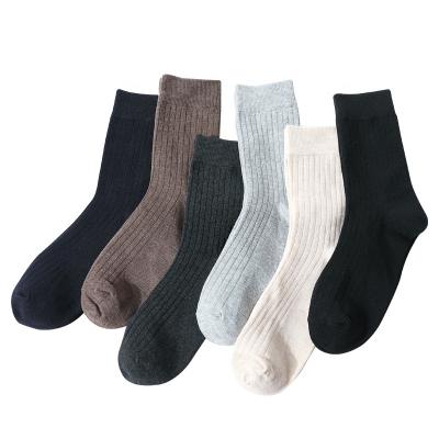 China 2022 QUICK DRY tube socks factory direct sale mid spring and summer black and white solid color business casual socks for sale