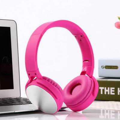 China Wireless Over-ear Headphones Come With Built-in Microphone Lightweight For Your Daily Adventures for sale