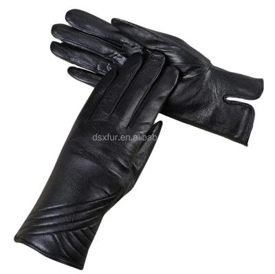 China Durable Genuine Sheepskin Winter Leather Gloves Men Motorcycles Fashion Furry Design Full Finger Gloves for sale