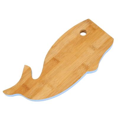 China Viable Factory Wholesale Whale Bamboo Cutting Board Animal Shaped Wooden Chopper With Color Rim for sale