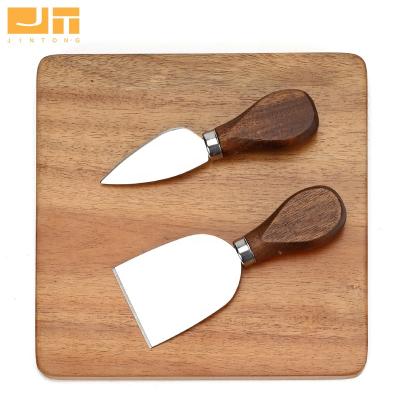 China Sustainable Eco Friendly Gift Set Acacia Cutting Board With 2 Pieces Of Cheese Knife Set For Cutting for sale