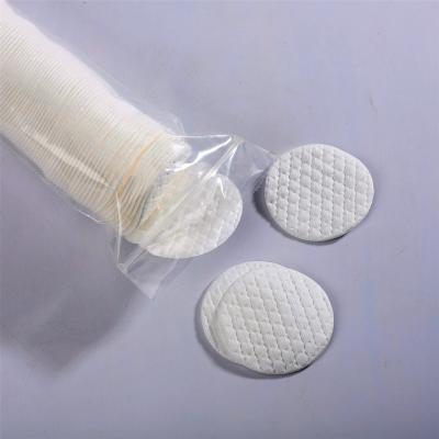 China Moisture Cosmetic 100% Cotton 3 Layers Nonwoven Makeup Remover Pineapple Grid Textured Cotton Pads for sale