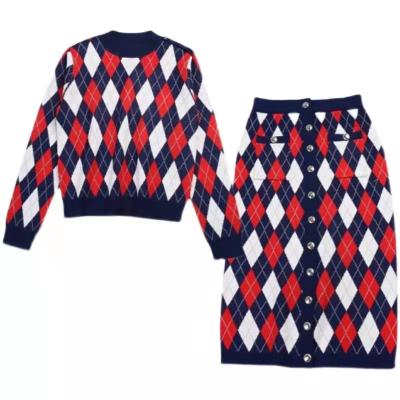 China custom Anti-wrinkle knitwear makers round necked long sleeved plaid patterned women's sweater sets for sale