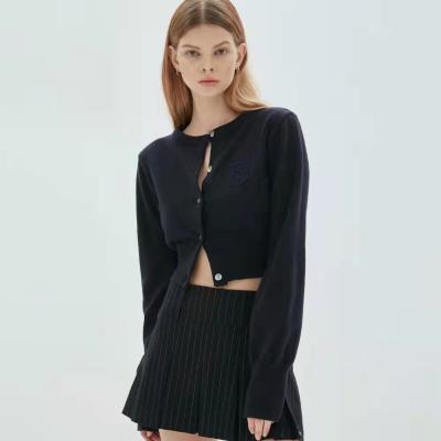 China Anti-wrinkle Autumn Knitted Long Sleeved Cardigan Black Round LinkedIn Lunfeng Embroidered Women's Knitwear for sale