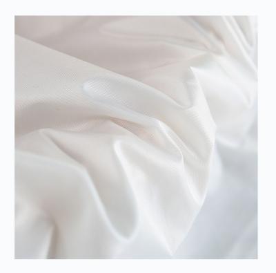 China Waterproof 380T Polyester Lining Fabric Taffeta Downproof Wax Finishing 20d*20d for sale