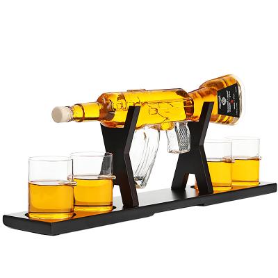 China Creative Luxury 4 Cup Glass Whiskey Gun Home Decor 800ml Ak 47 Gun Whiskey Large Whiskey Decanter Set With Wooden Base for sale