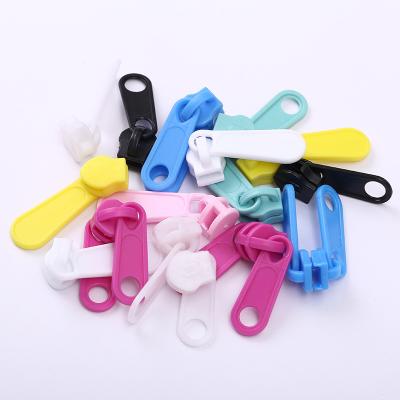 China Other Wholesale 3# 5# Bags Accessories Non Lock Plastic Resin Zipper Head for sale