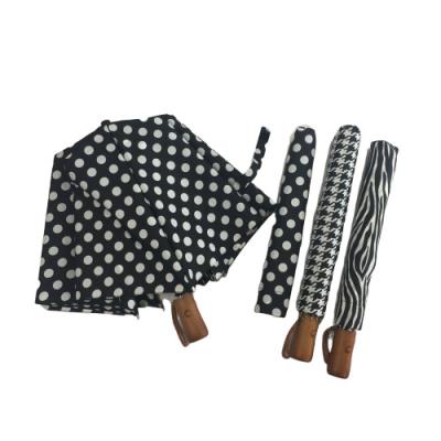 China Black And White Two Point 2 Fold Folding Close Point 2 Fold Manual Automatic Umbrella Automatic Open With Wooden Handle for sale