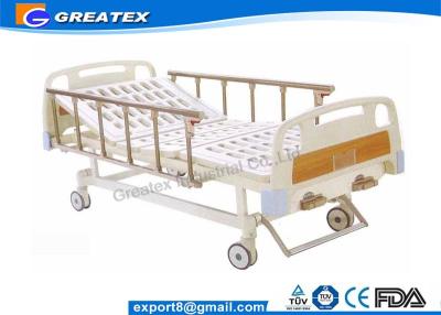 China El doble de acero de Bedboard de la barandilla del ABS pone blanco médico manual y a Brown de la cama de hospital en venta