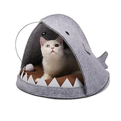 China Viable Unique Shark Shaped Felt Cat Bed Nest with Carpet and Fur Ball for sale