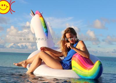 China El unicornio inflable modificado para requisitos particulares de la piscina de agua del PVC del arco iris flota para los niños en venta