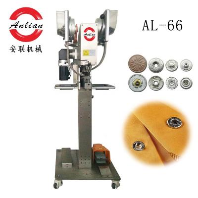 China Top and Bottom Mold Automatic Feeding Button Best Selling Automatic Top Coconut Shell Button Attaching Machine for sale