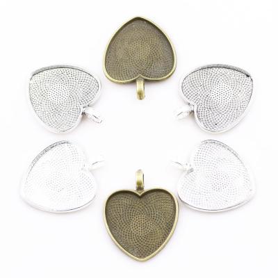 China New DIY Stage Clothing Accessories Vintage Alloy Heart Pendant 24mm Heart Shape Gemstone Pendant Base for sale