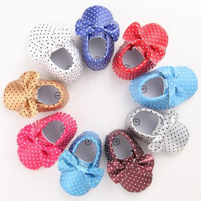 China Anti-odor newborn baby shoes bow moccs shoes fashion color polka dot baby sports shoes for sale