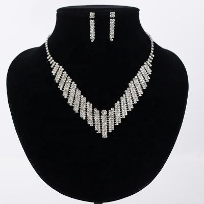 China Ziming Shinny Romantic Hot Sale Rhinestone Necklace And Earrings Set New Wedding Bridal Diamond Necklace And Earrings Silver Jewelry Package for sale