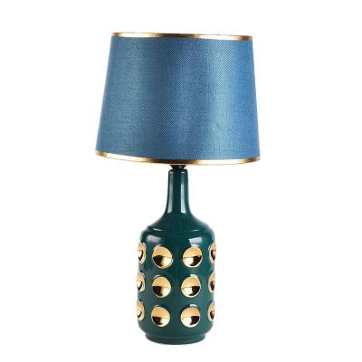 China Modern new design electroplating green and gold dot luxurious ceramic table lamp for living room table for sale