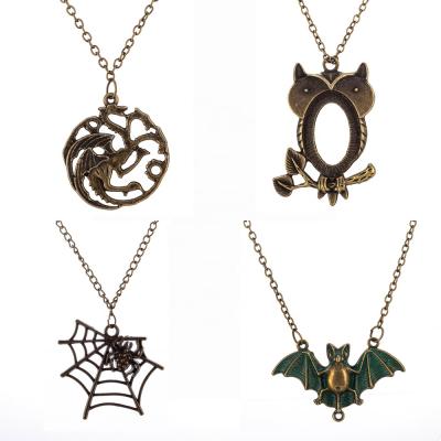 China Vintage Wholesale Halloween Cool Bat Necklace Owl Bird Raptors Dragon Animal Pendant for sale