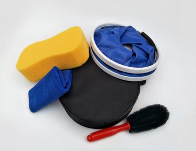 China Sustainable Car Wash Cleaning Sets With Oxford Cloth Folding Bucket for sale