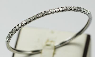 China 18K White Gold Bangle Bezel Setting Diamonds Bracelet KGB000503 for sale