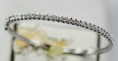 China 18K White Gold Bangle Bezel Setting Diamonds Bracelet KGB000553 for sale