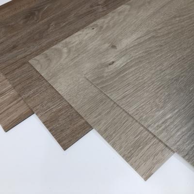 China Diseño ultra delgado estilo impermeable Herringbone LVT SPC azulejos de vinilo para lugares deportivos en venta