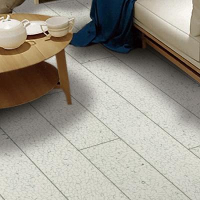 Chine Système de verrouillage Unilin SPC Plancher à base rigide imperméable à l'eau et durable pour l'intérieur à vendre