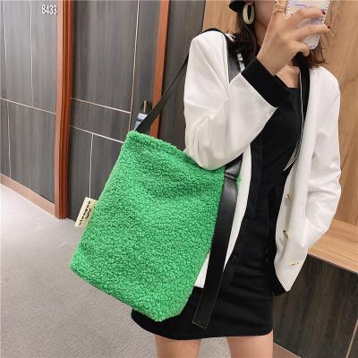 China 2020 New Fashion Style Korean Women Shoulder Bag Plush Faux Fur Tote Bag Large Capacity Ladies Handbag for sale