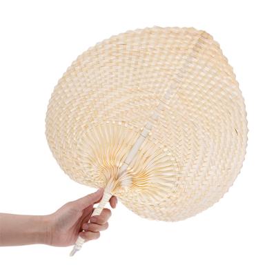 China 2021 Hand - Woven Hand-woven Straw Palmette Fan Chinese Style Hand-woven Cooling Mosquito Repellent China Summer Heart Shaped for sale