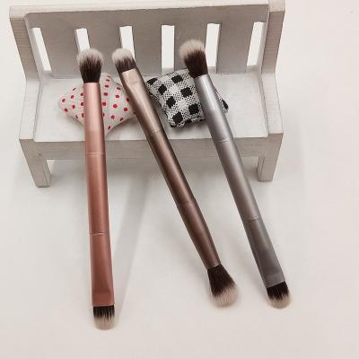 China Double Ended Metal Handle All Over Shadow Smudge Brush Eyeshadow Blender Brush 11cm Short 10cm Eye Double Ended Brush YP75-18A for sale