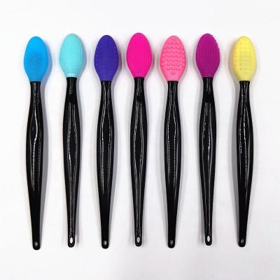 China Double Side Soft Lip Scrub Brush Tool Handle White Black Silicone Exfoliating Lip Brush For Peeling Lips Plump Smoother L=34mm for sale