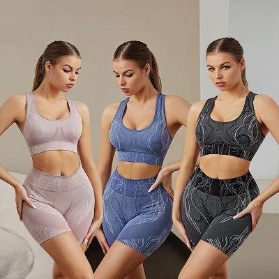 China Fashion Breathable Yoga Set Striped Sports Bra High Waist Biker Shorts Running Yoga Workout Activewear for sale