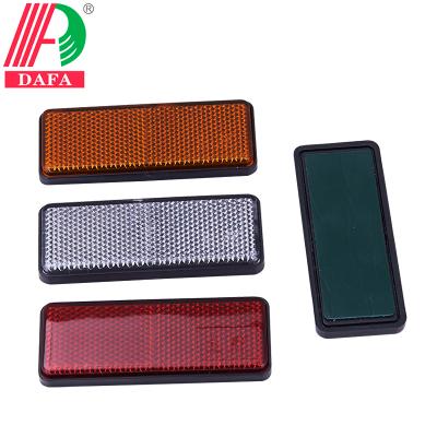 China RECTANGULAR RED/YELLOW/WHITE REFLECTOR in plastic for sale