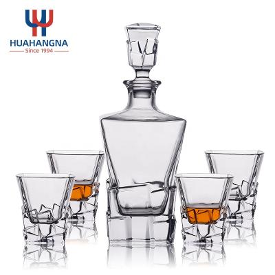 China New 880ml Classic/Postmodern Fashion Large Capacity Lead Free Crystal Clear Glass Whiskey Decanter Set with 4 Whiskey Glasses in Premium Gift Box for sale