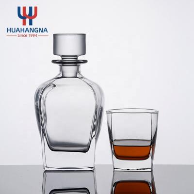 China New 750ml 25oz Classic/Postmodern Irish Classic/Postmodern Dublin Whiskey Decanter Square Cut Clear Glass With Old Fashioned Glass For Liquor Vodka Scotch Wine Or Bourbon for sale