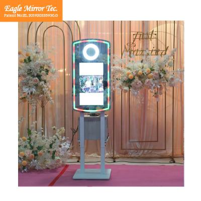 China Indoor magic shell shell kiosk portabletouch wedding mirror photobooth magic mirror photo booth led frame selfie photos machine for sale