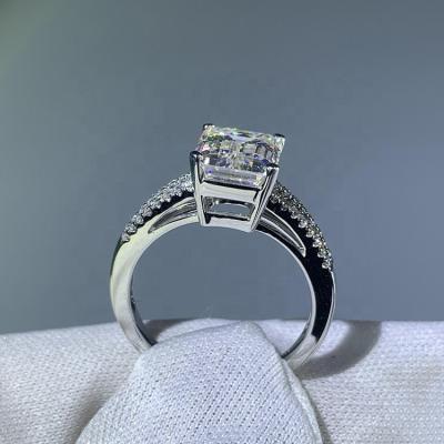 China 2ct CLASSIC Green Cut Diamond D VVS1 14k 18k Gold Ring Moissanite GRA Moissanite Engagement Wedding Women Jewelry for sale