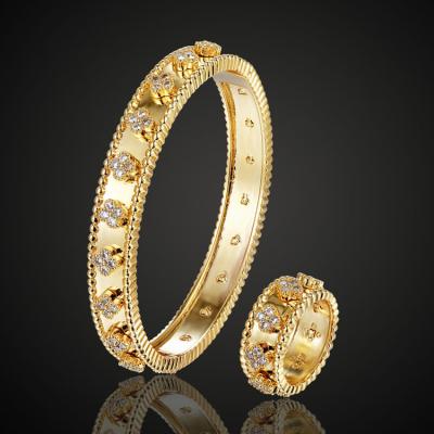 China Amazon FASHIONABLE Hot Sale Women Zircon Jewelry Luxury Four Leaf Clover 18K Gold Bangle Bracelet for sale