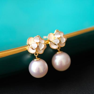 China Fashionable Flower Pearl Earrings 8MM Akoya Pearl White Enamel 14K Yellow Gold for sale