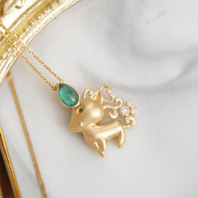 China Charm Gold Deer Emerald Choker 14K 18K 24K Yellow Gold Diamond Pendant Necklace for sale