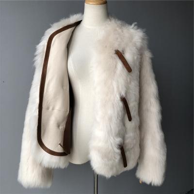 China Luxury Anti-wrinkle Outwear Warm Jacket Keep Warm Lady OEM Design Real Lamb Fur Coat Women for sale