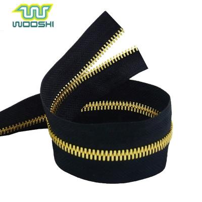 China Sustainable No.5 Double Point Teeth Metal Zipper Gold Teeth Gold Metal Zipper Roll For Eco-friendly Handbag And Backpack Zippers for sale