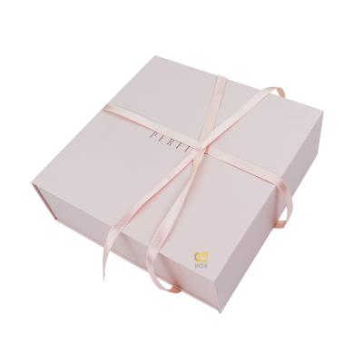 China Recycled Luxury Flat Materials Magnetic Flat Closure Box New Arrival Simple Elegant Folding Paper Boxes For Glass Bottles for sale