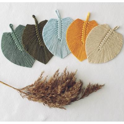 China 100% Simple Eco-friendly Mini Macrame Feather Cotton Macrame Sheets Macrame Wall Hanging Decors for sale