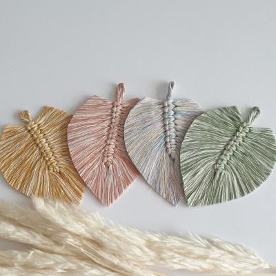 China 100% Eco-friendly Handmade Mini Macrame Leaf Wall Hanging Macrame Feathers for sale